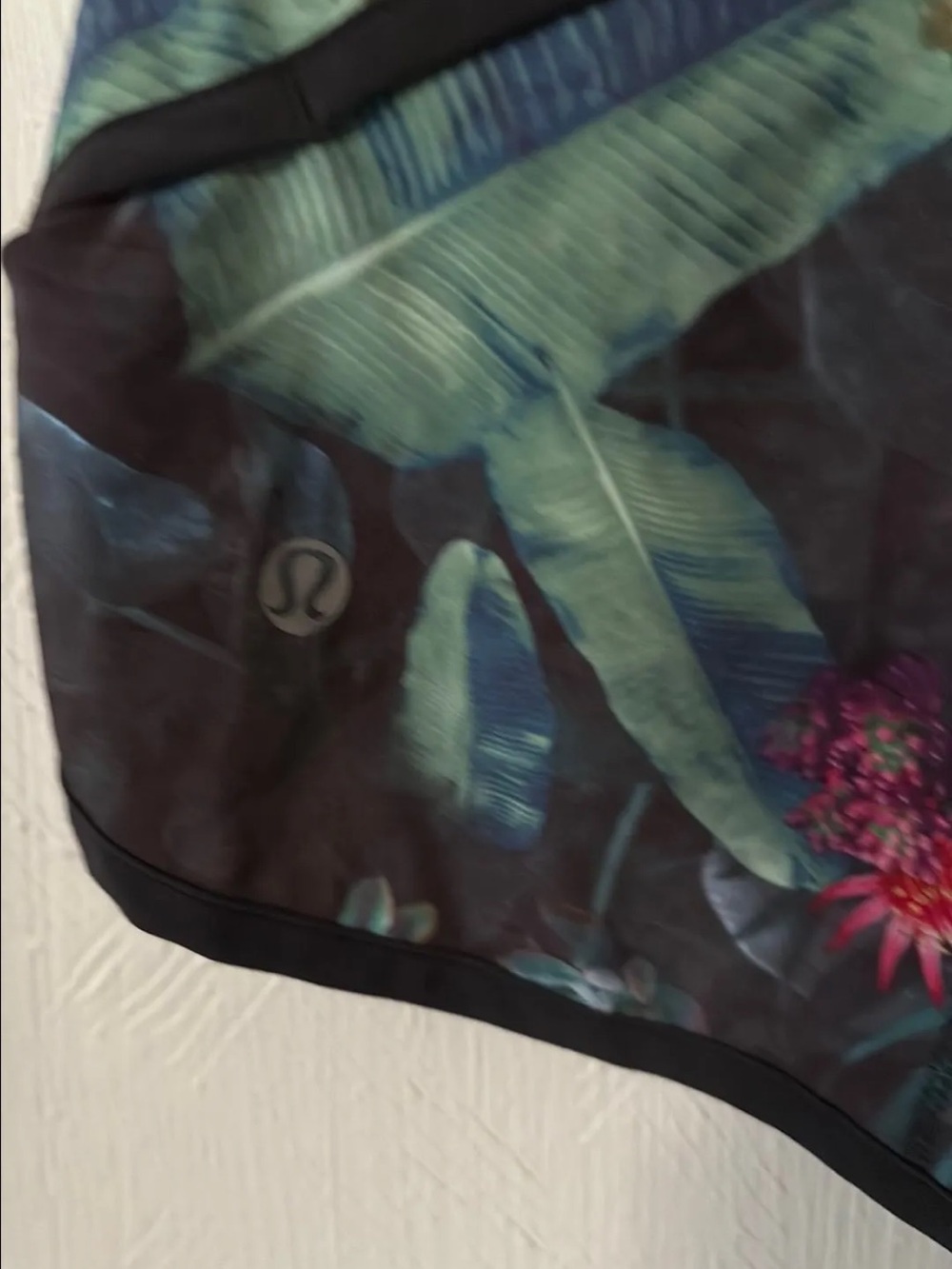 Lululemon Speed Up Shorts 2.5” - Picture 3 of 5